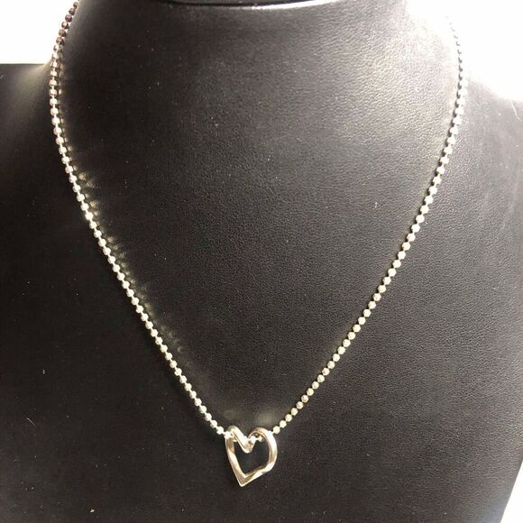 2583 Vintage twisted heart pendant faceted bead chain Signed CW 925 Necklace 16" - Picture 2 of 3